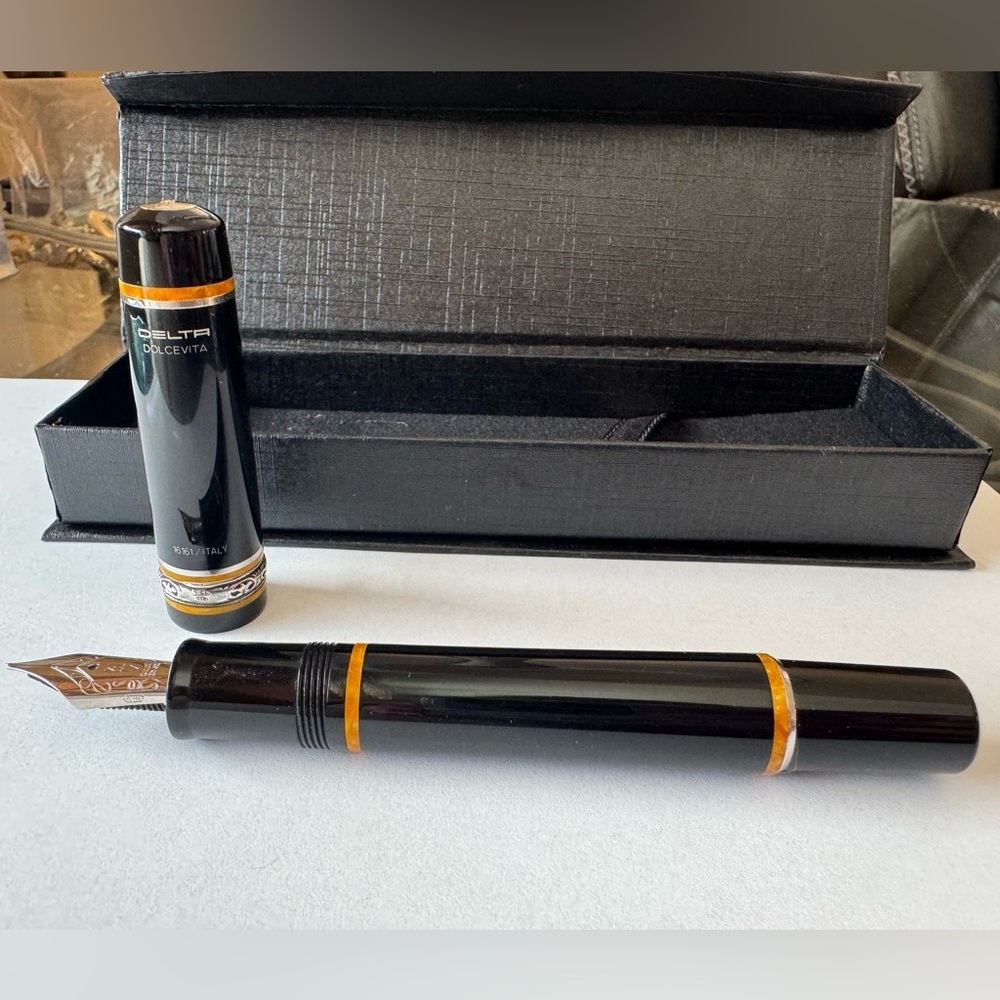 DELTA Dolcevita Soirée Fountain Pen EUC
